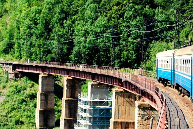 Koleją w Karpaty Wschodnie